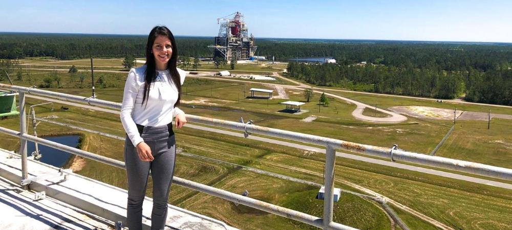 Sara Rengifo lidera 5 laboratorios en la NASA en el Marshall Space Flight Center en Huntsville (Alabama)